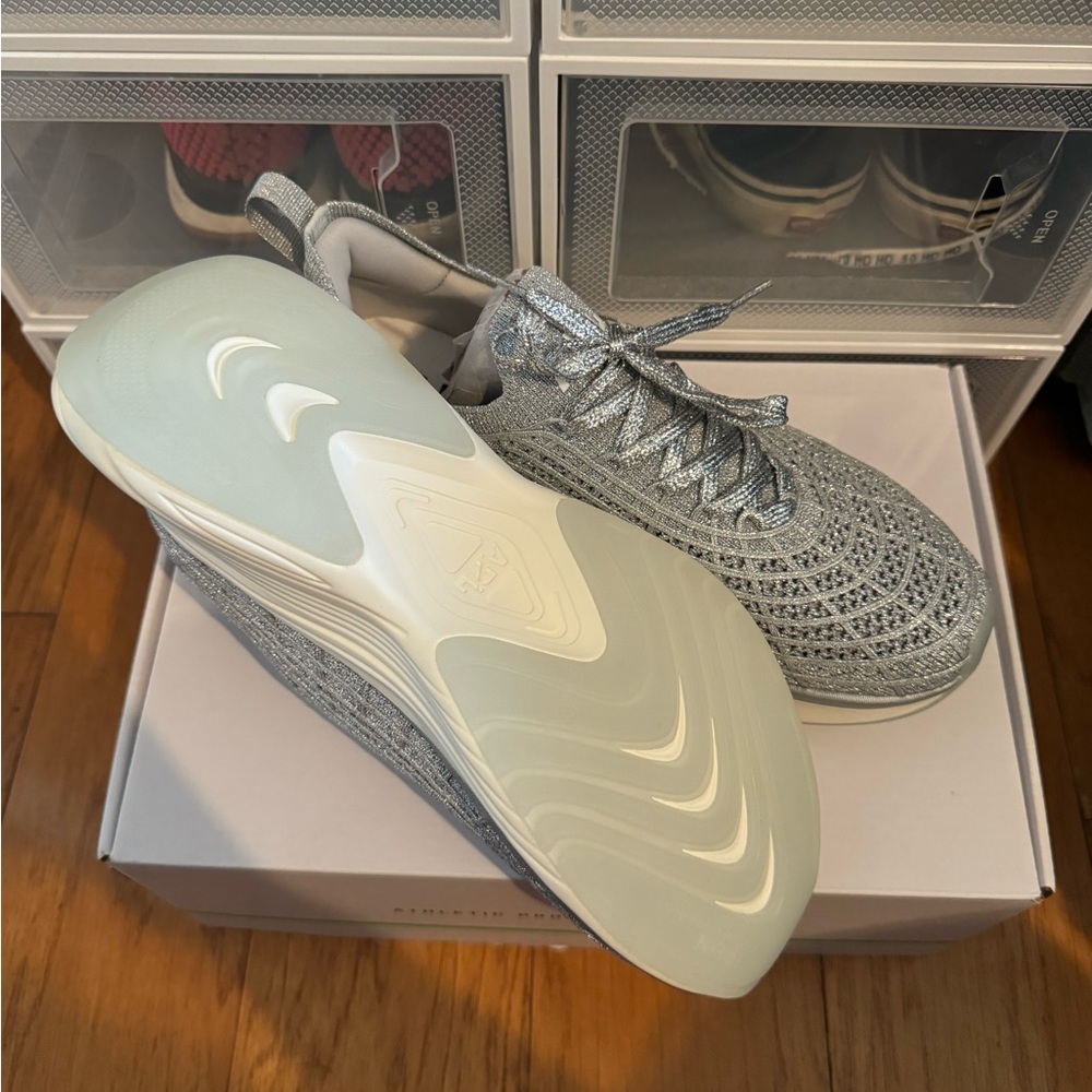 APL Zipline - Metallic Silver Women’s 9.5 - Picture 2 of 4